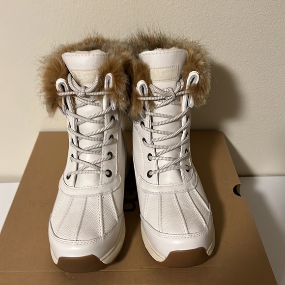 UGG Adirondack III Tipped Lace Up Boot - Picture 13 of 16